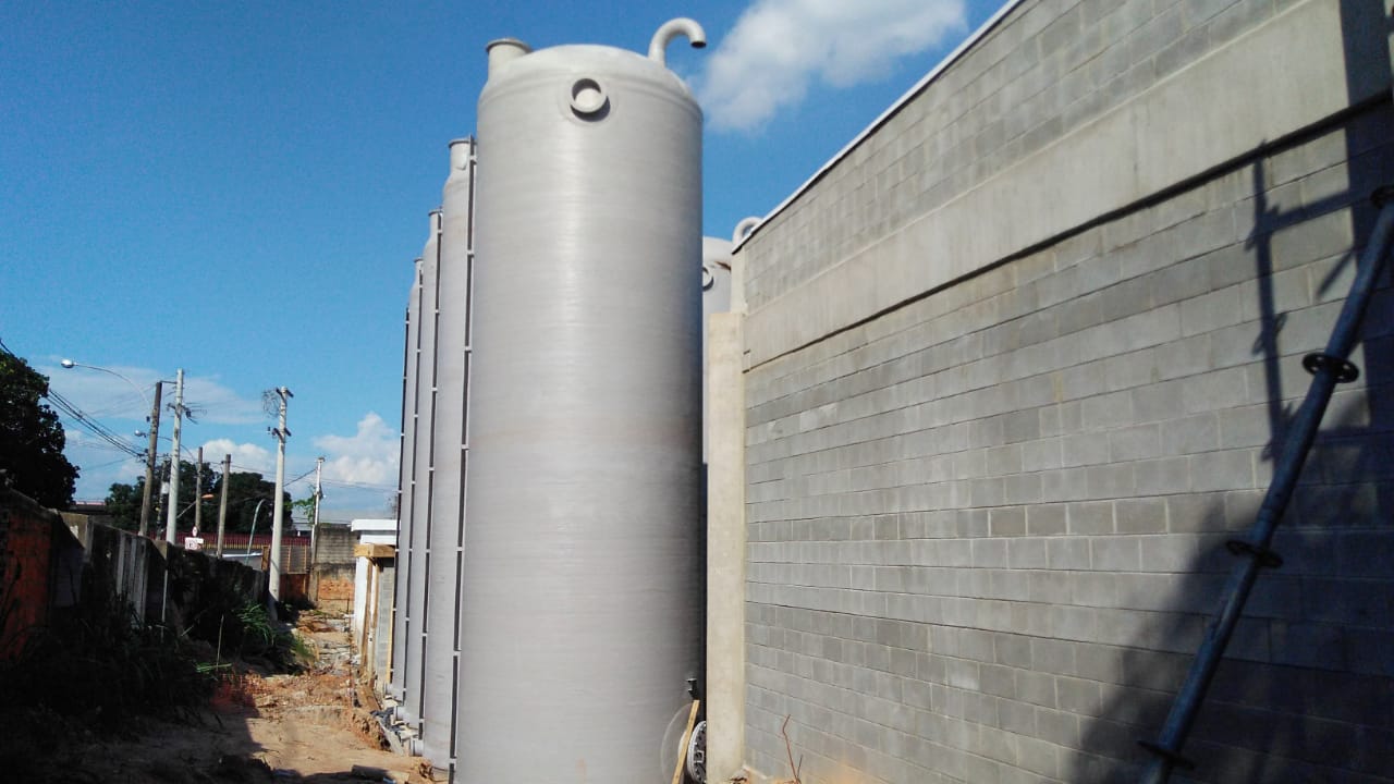 tanque-vertical-fundo-plano-tampa-eliptica-em-fibra-de-vidro-prfv-01.jpg